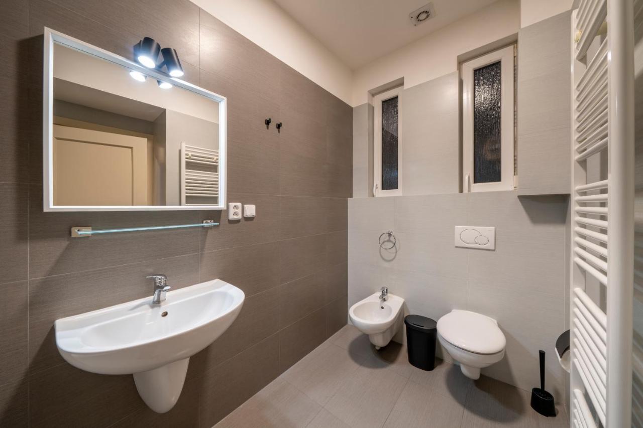 Apart Hotel Zborovska Прага Екстериор снимка