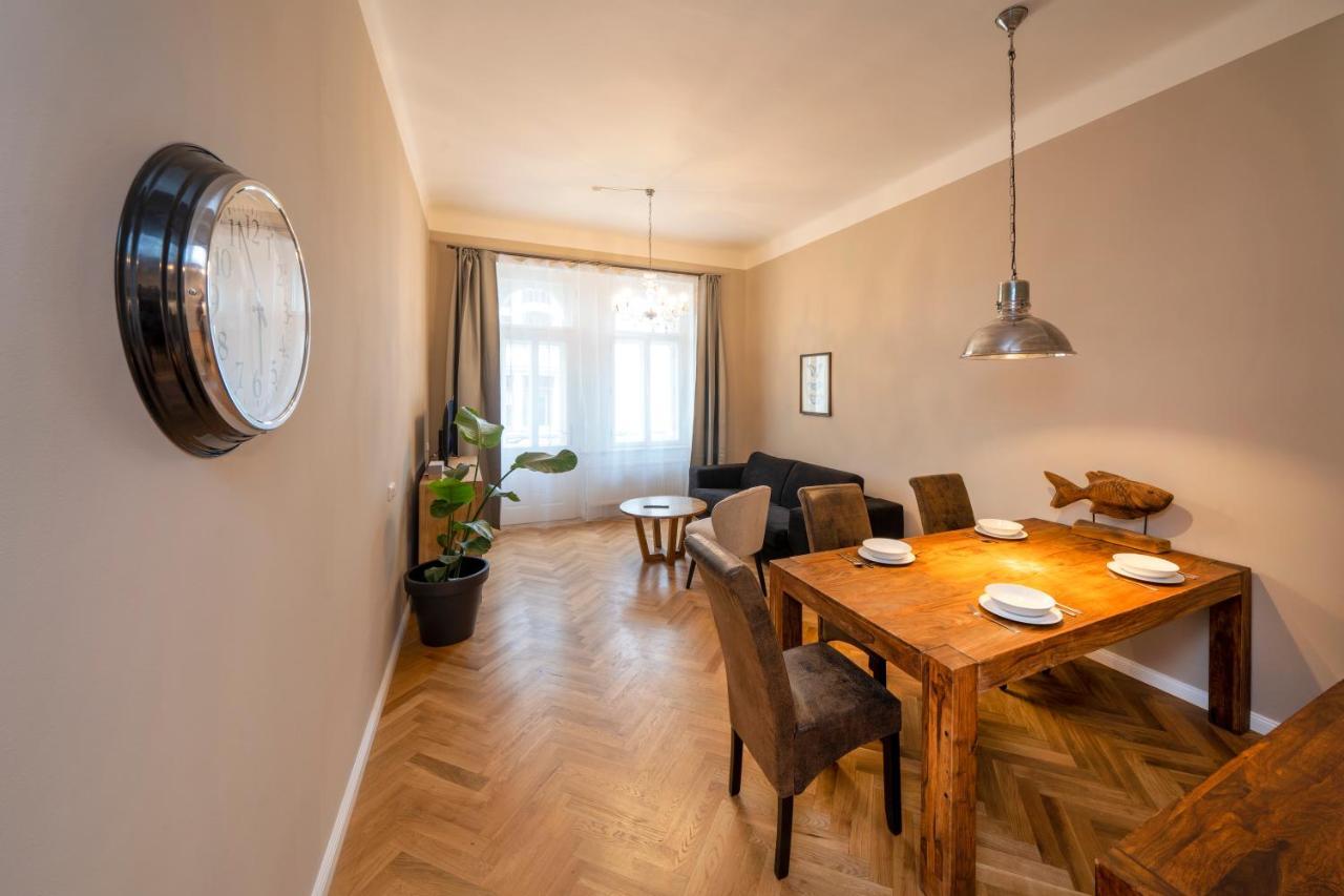 Apart Hotel Zborovska Прага Екстериор снимка
