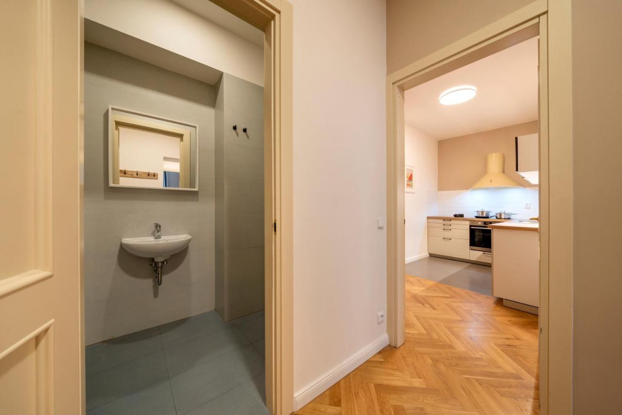 Apart Hotel Zborovska Прага Екстериор снимка