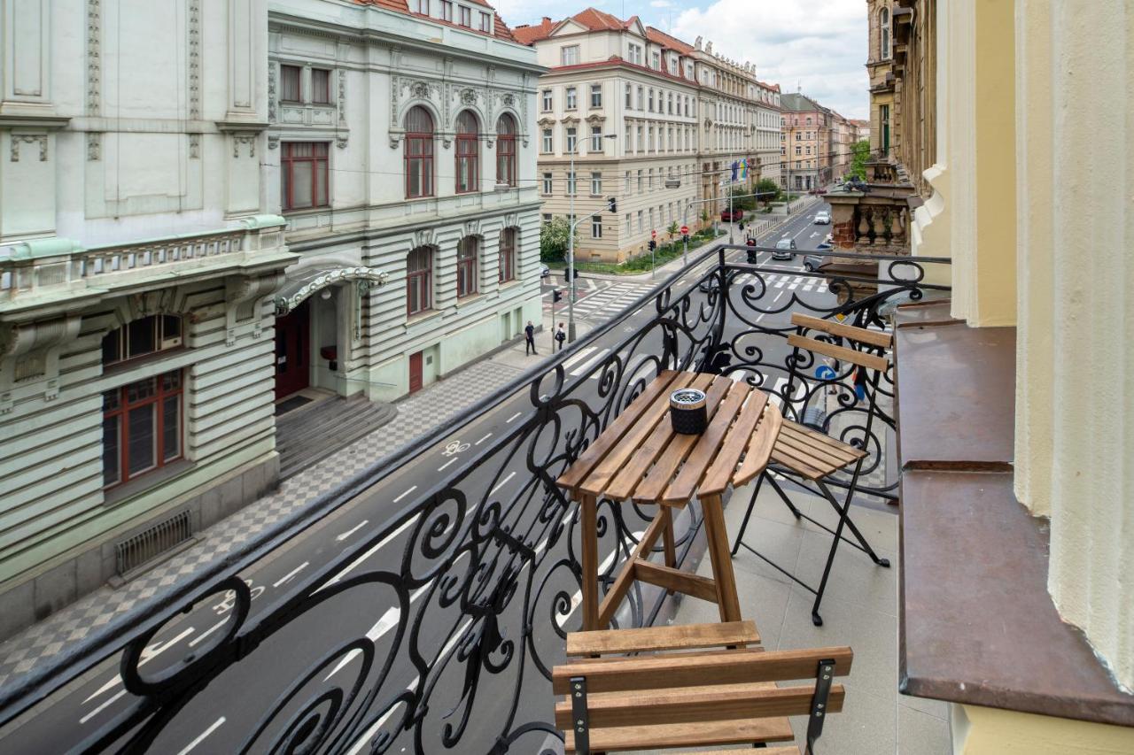 Apart Hotel Zborovska Прага Екстериор снимка