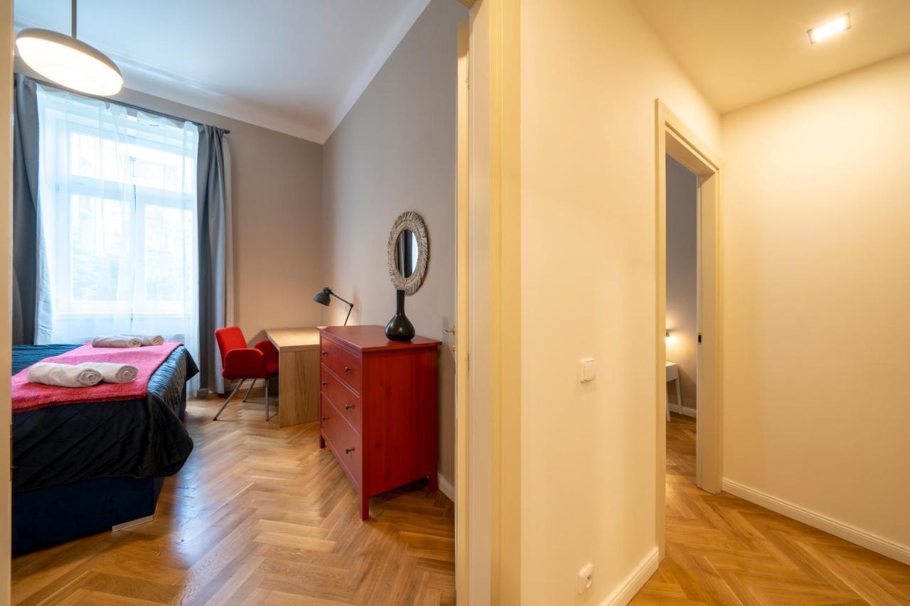 Apart Hotel Zborovska Прага Екстериор снимка