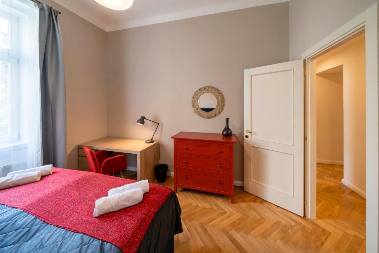 Apart Hotel Zborovska Прага Екстериор снимка