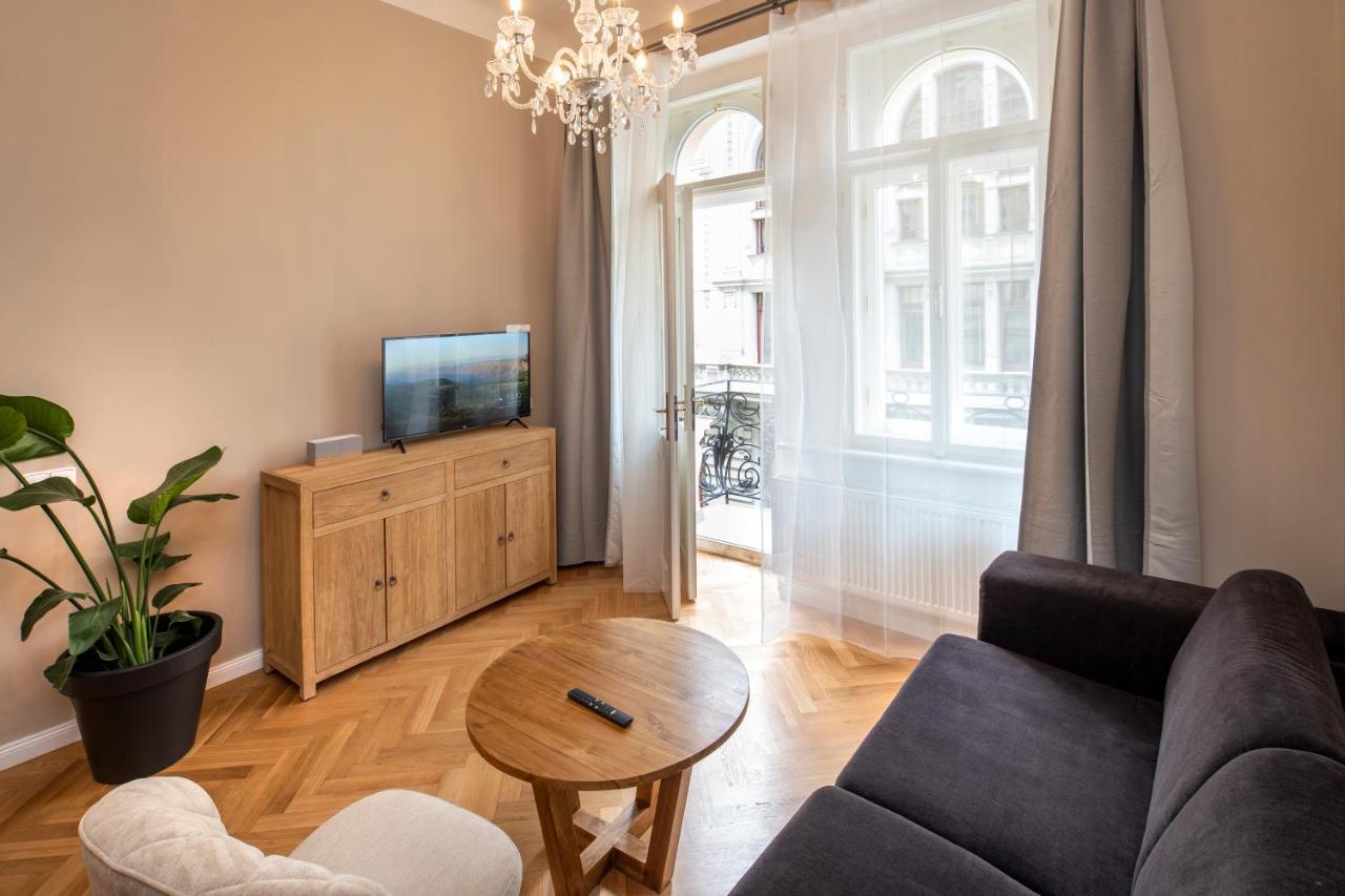 Apart Hotel Zborovska Прага Екстериор снимка