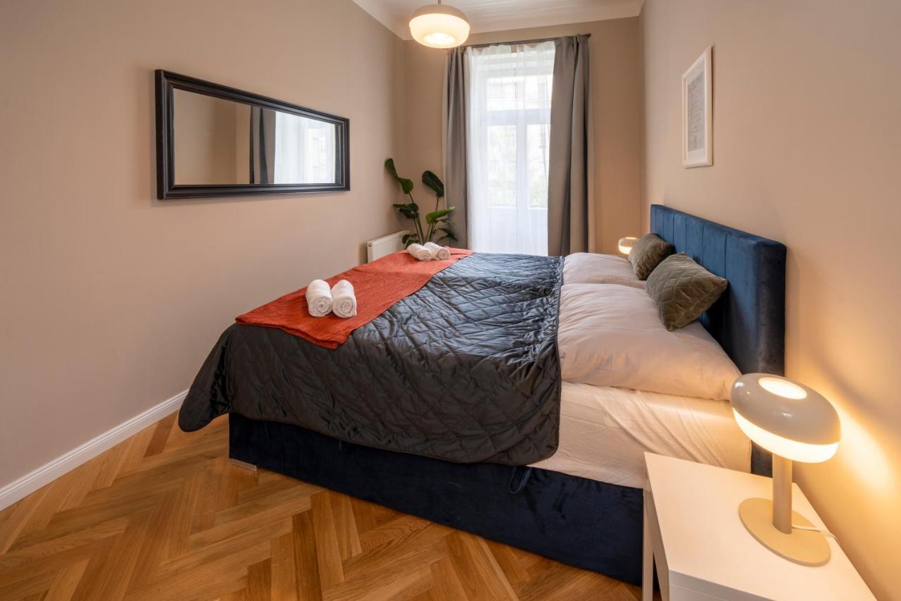 Apart Hotel Zborovska Прага Екстериор снимка
