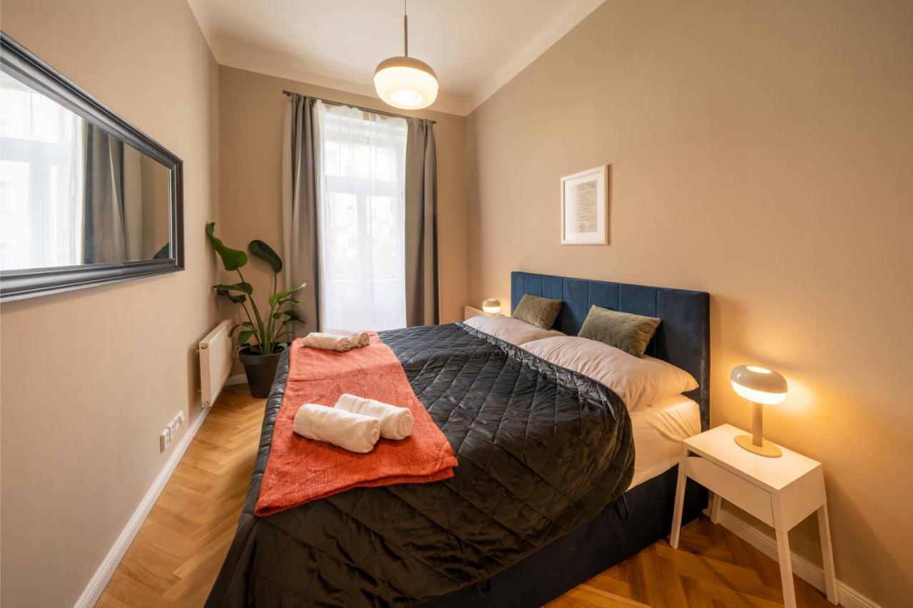 Apart Hotel Zborovska Прага Екстериор снимка