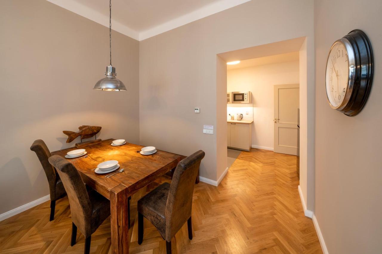 Apart Hotel Zborovska Прага Екстериор снимка