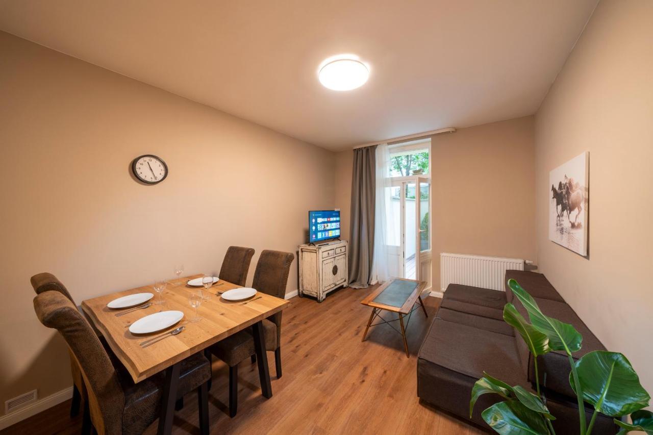 Apart Hotel Zborovska Прага Екстериор снимка