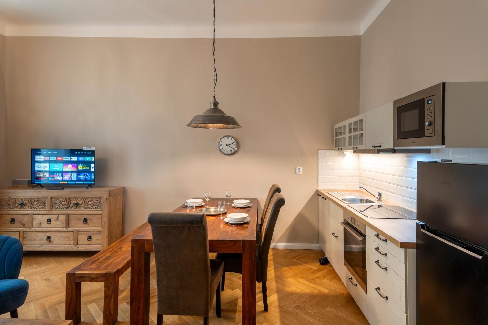 Apart Hotel Zborovska Прага Екстериор снимка