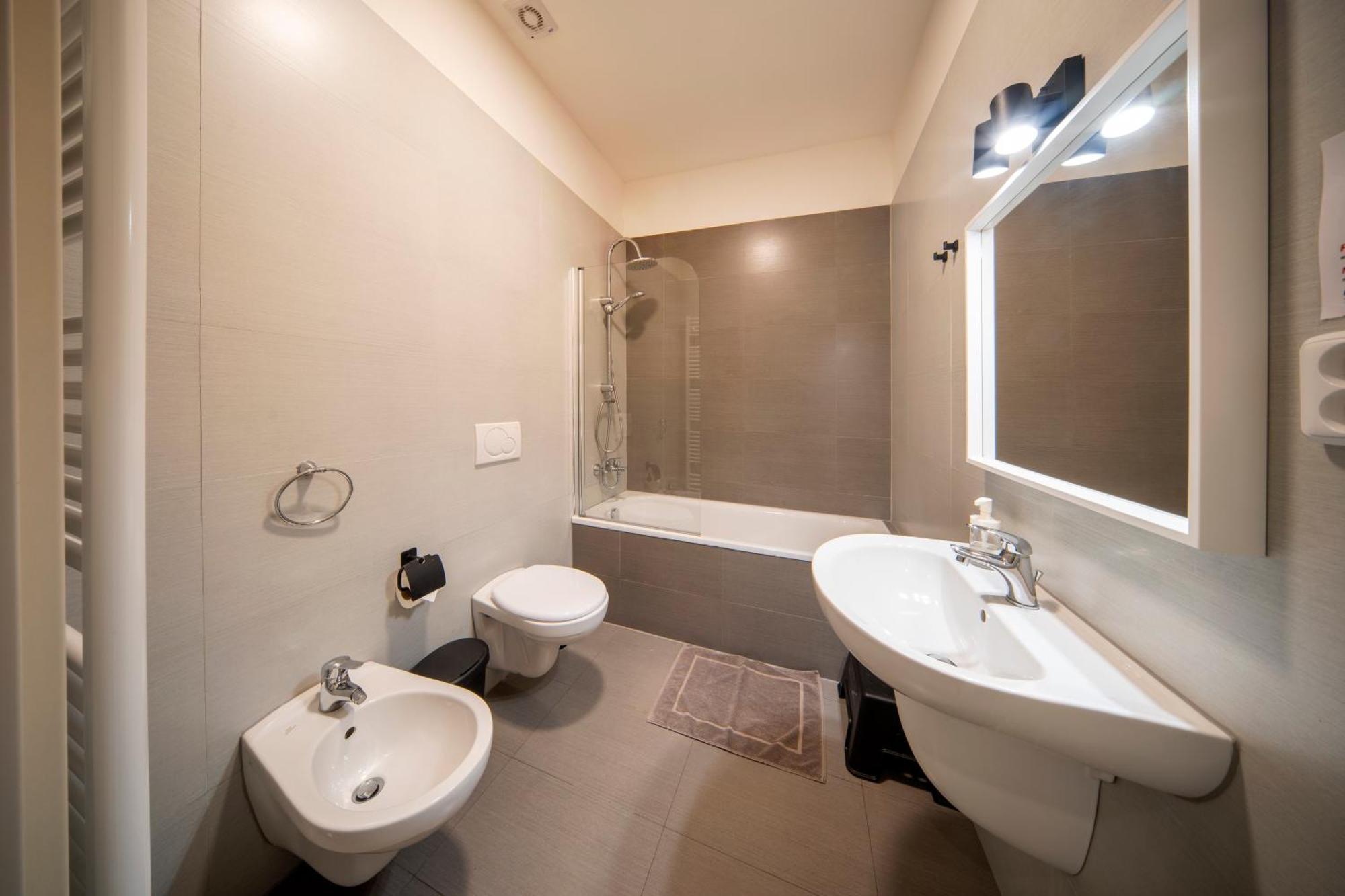 Apart Hotel Zborovska Прага Екстериор снимка