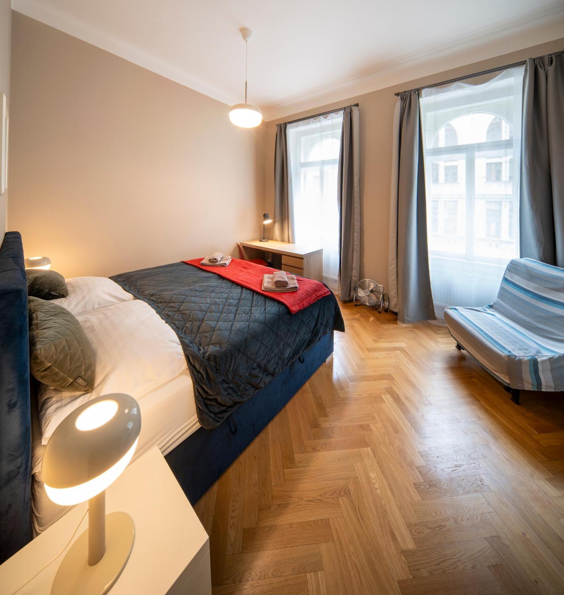Apart Hotel Zborovska Прага Екстериор снимка