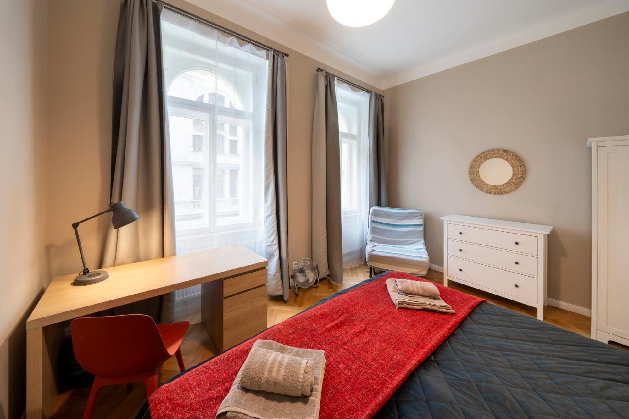Apart Hotel Zborovska Прага Екстериор снимка