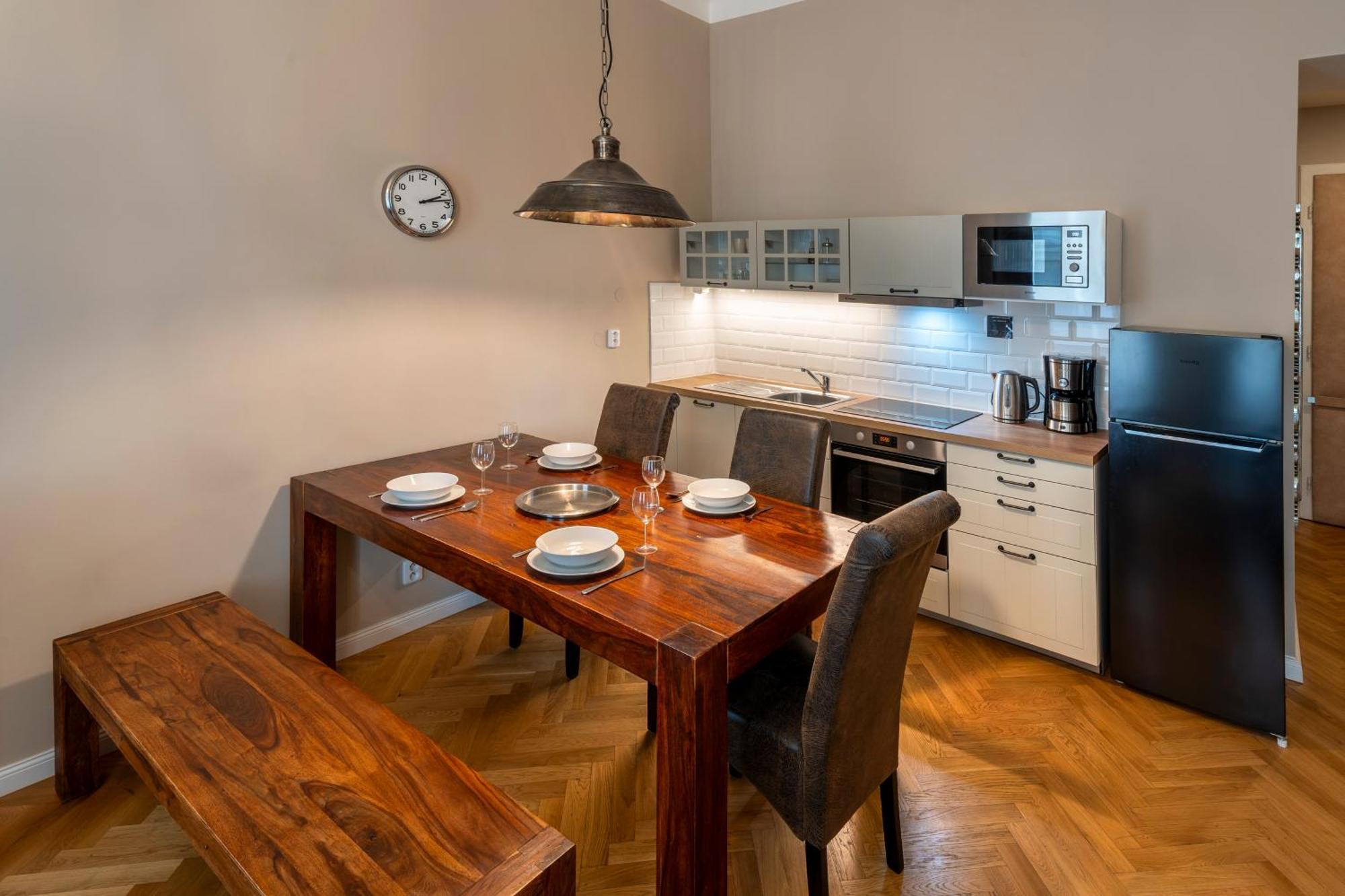 Apart Hotel Zborovska Прага Екстериор снимка