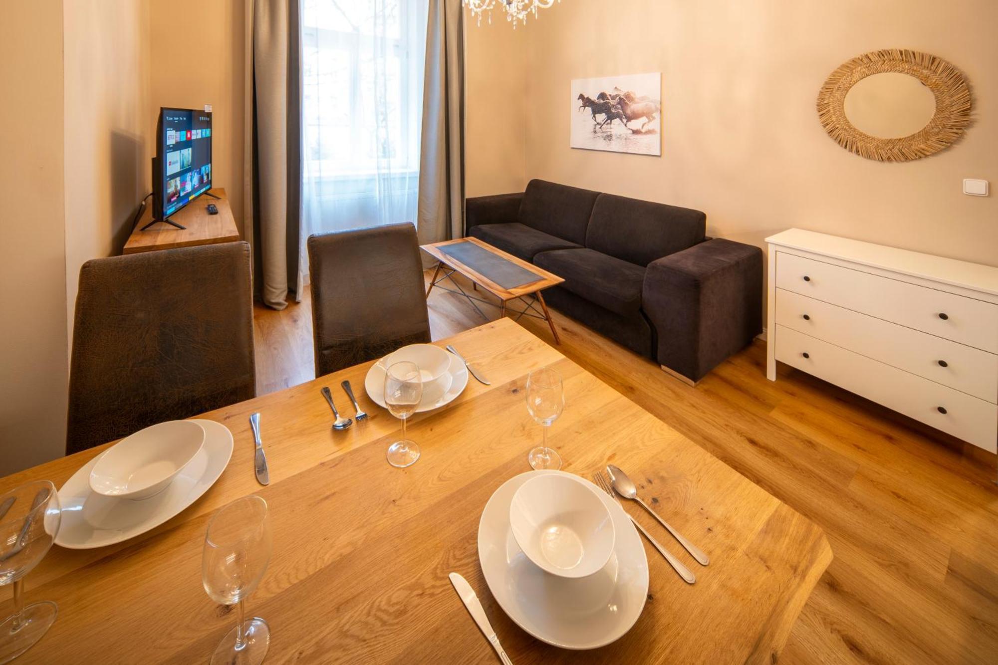 Apart Hotel Zborovska Прага Екстериор снимка