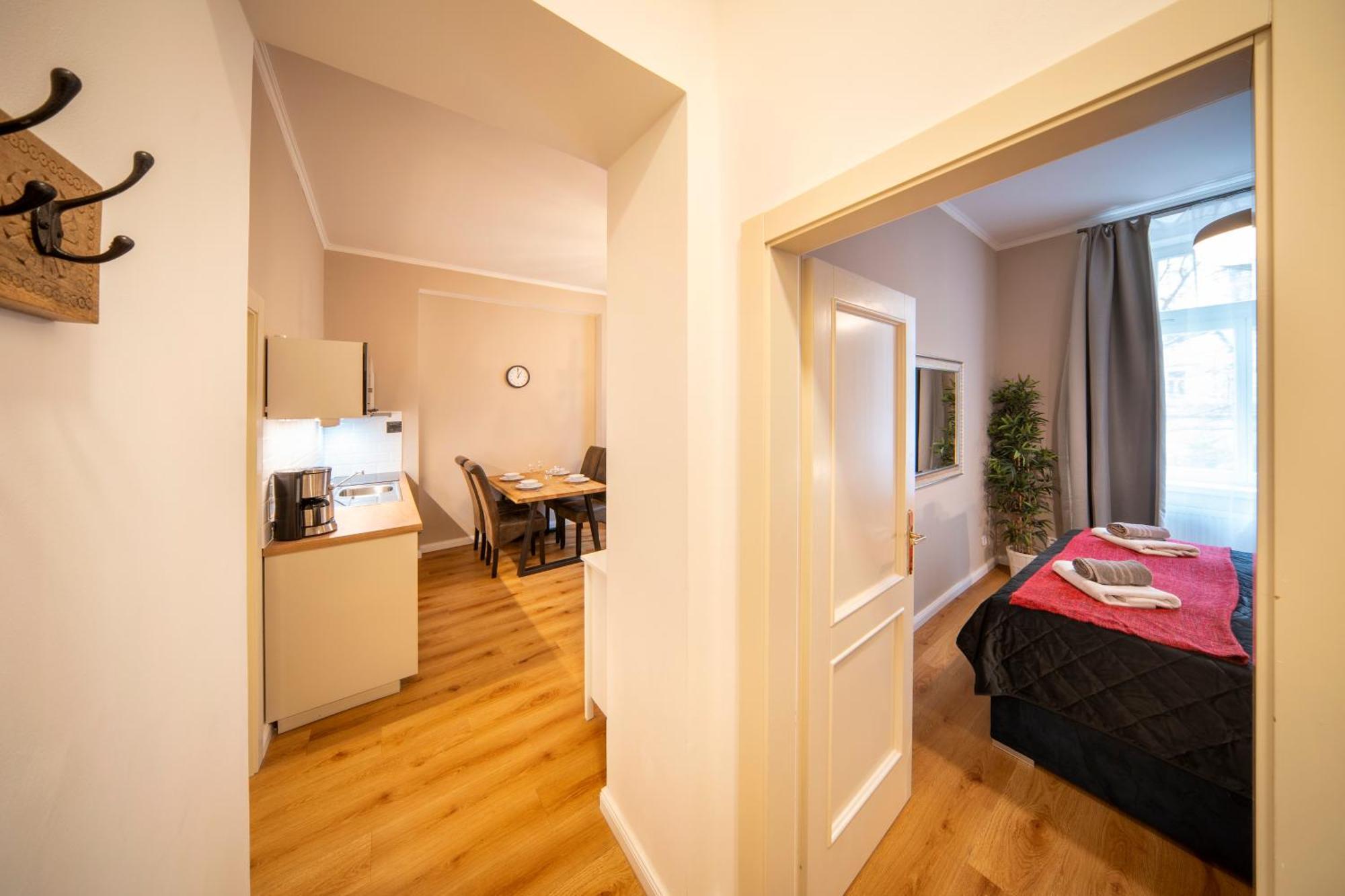 Apart Hotel Zborovska Прага Екстериор снимка