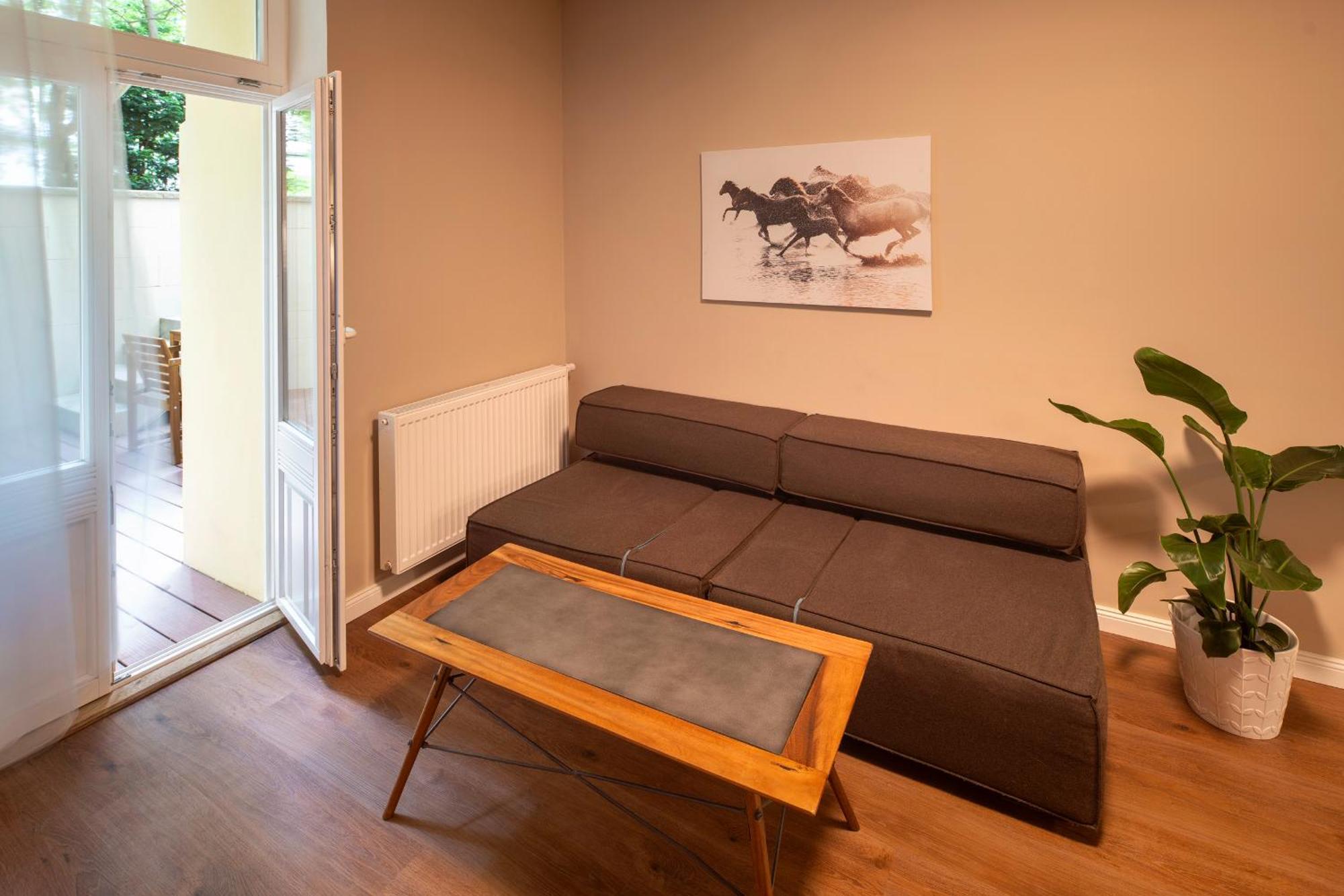 Apart Hotel Zborovska Прага Екстериор снимка