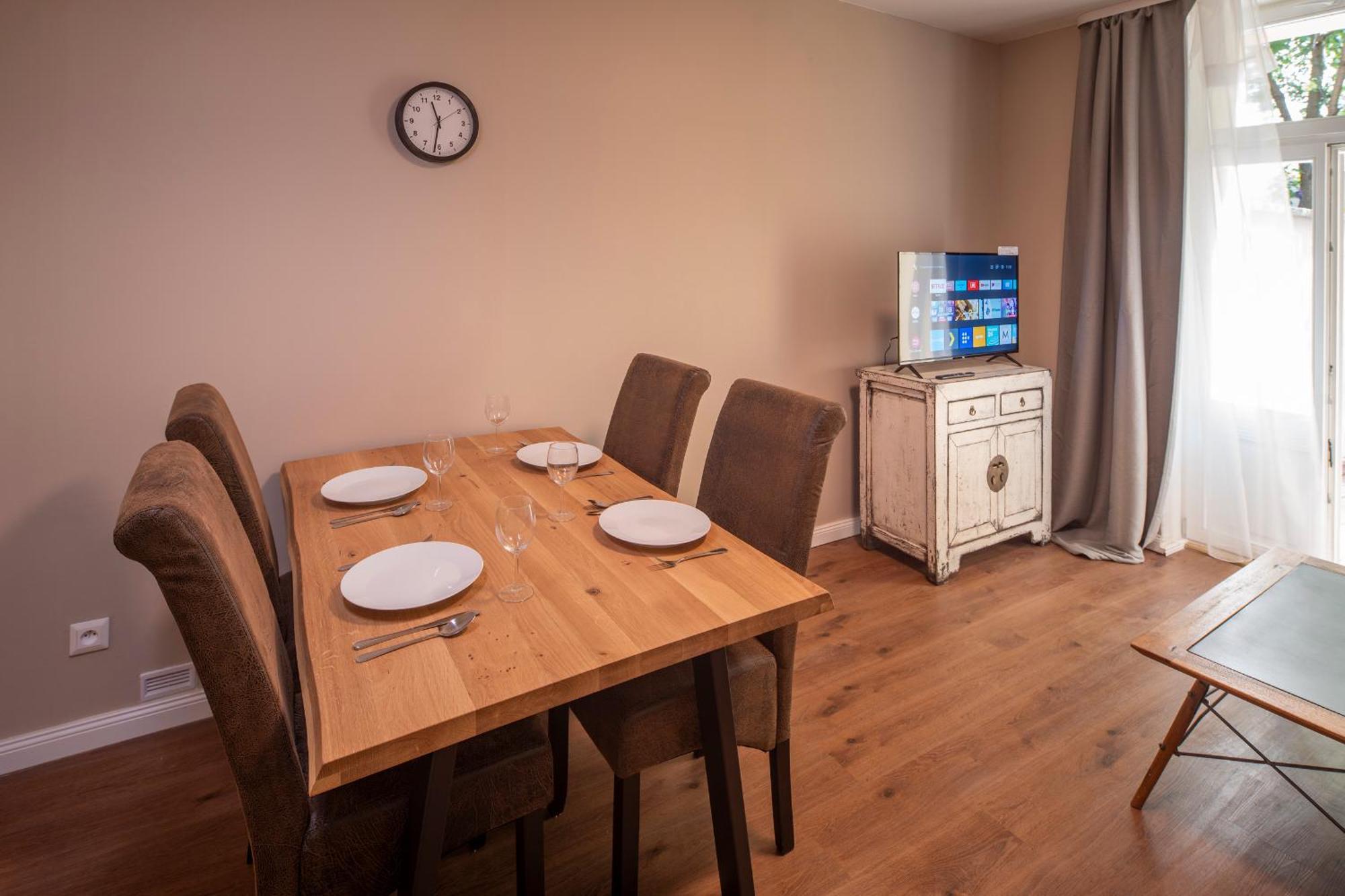 Apart Hotel Zborovska Прага Екстериор снимка