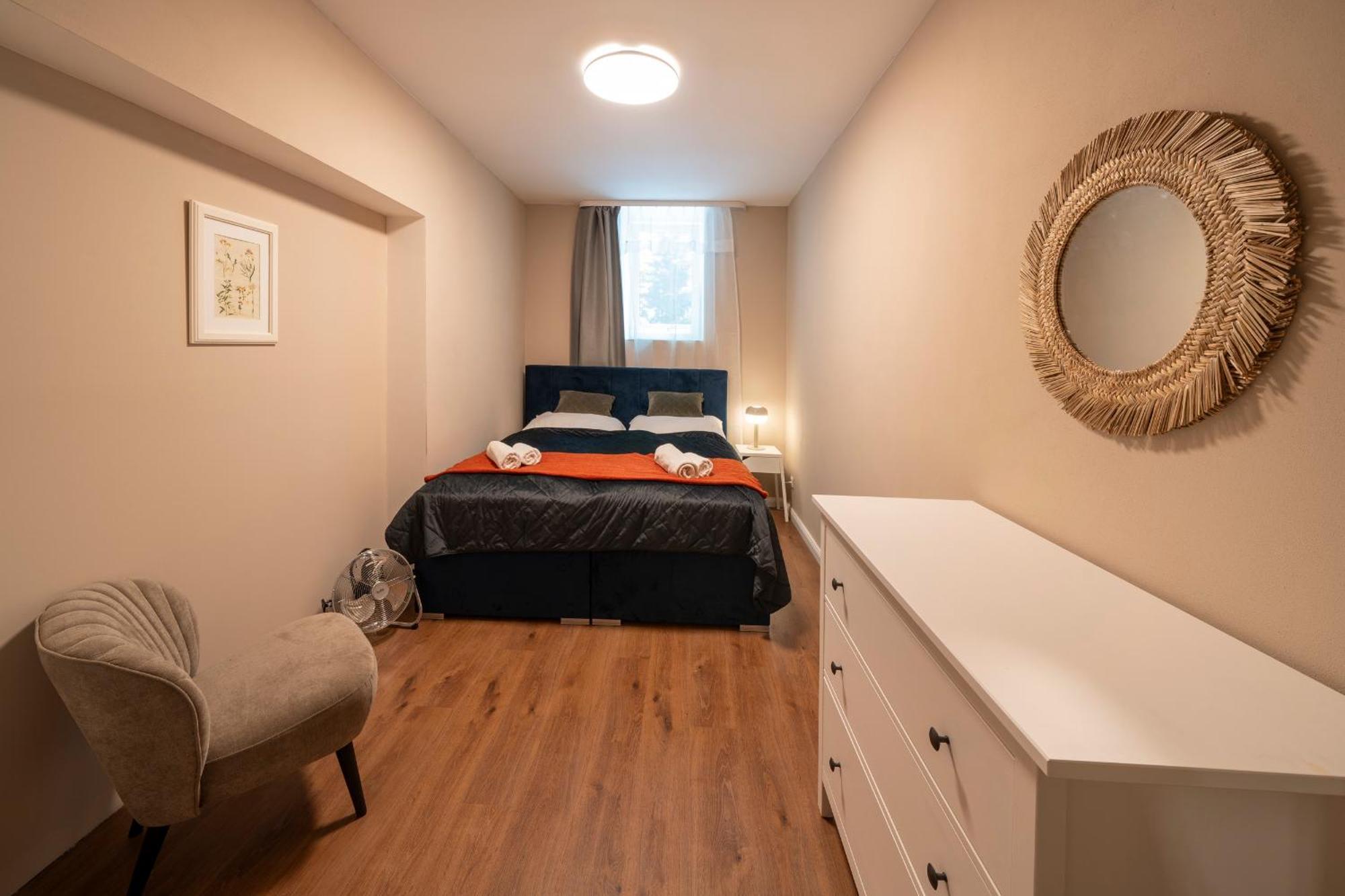 Apart Hotel Zborovska Прага Екстериор снимка
