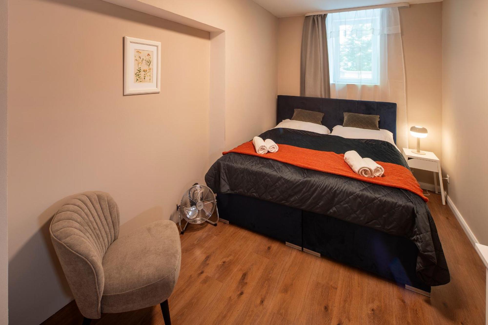 Apart Hotel Zborovska Прага Екстериор снимка
