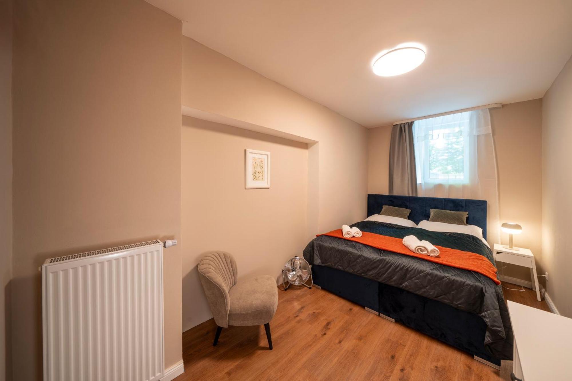 Apart Hotel Zborovska Прага Екстериор снимка