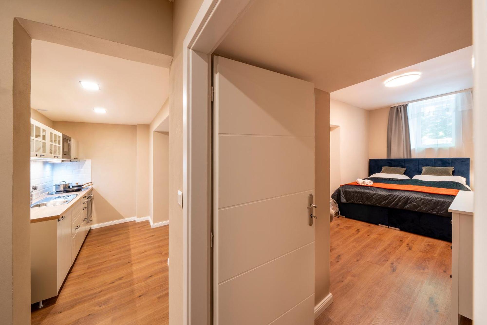 Apart Hotel Zborovska Прага Екстериор снимка